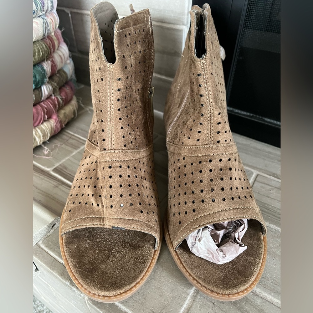 Catherine’s peep toe zip booties size 11w